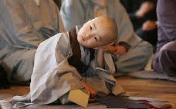 Chúng ta nên nhìn lại để tìm kiếm cho đúng thứ mà ta cần cho hạnh phúc